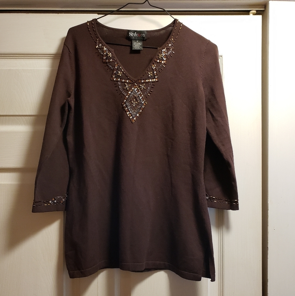 🌼Ladies embellished sweater.